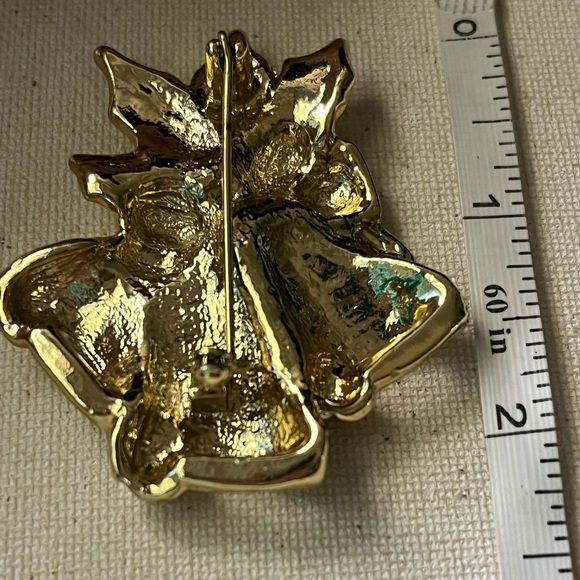 ๐ Vintage Gold-Tone Christmas Bells Brooch - Picture 4 of 4